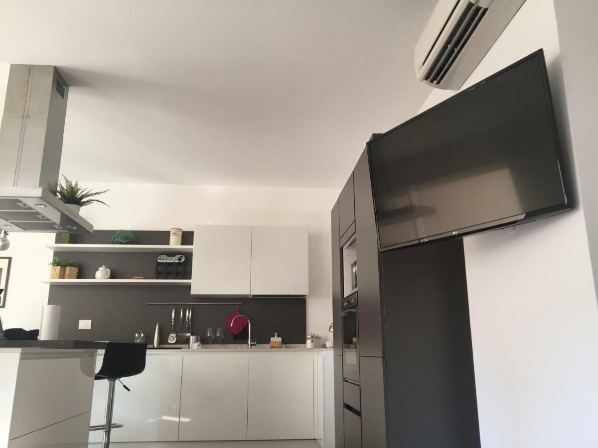 Modern Flat Lecce ++ Apartment Bagian luar foto